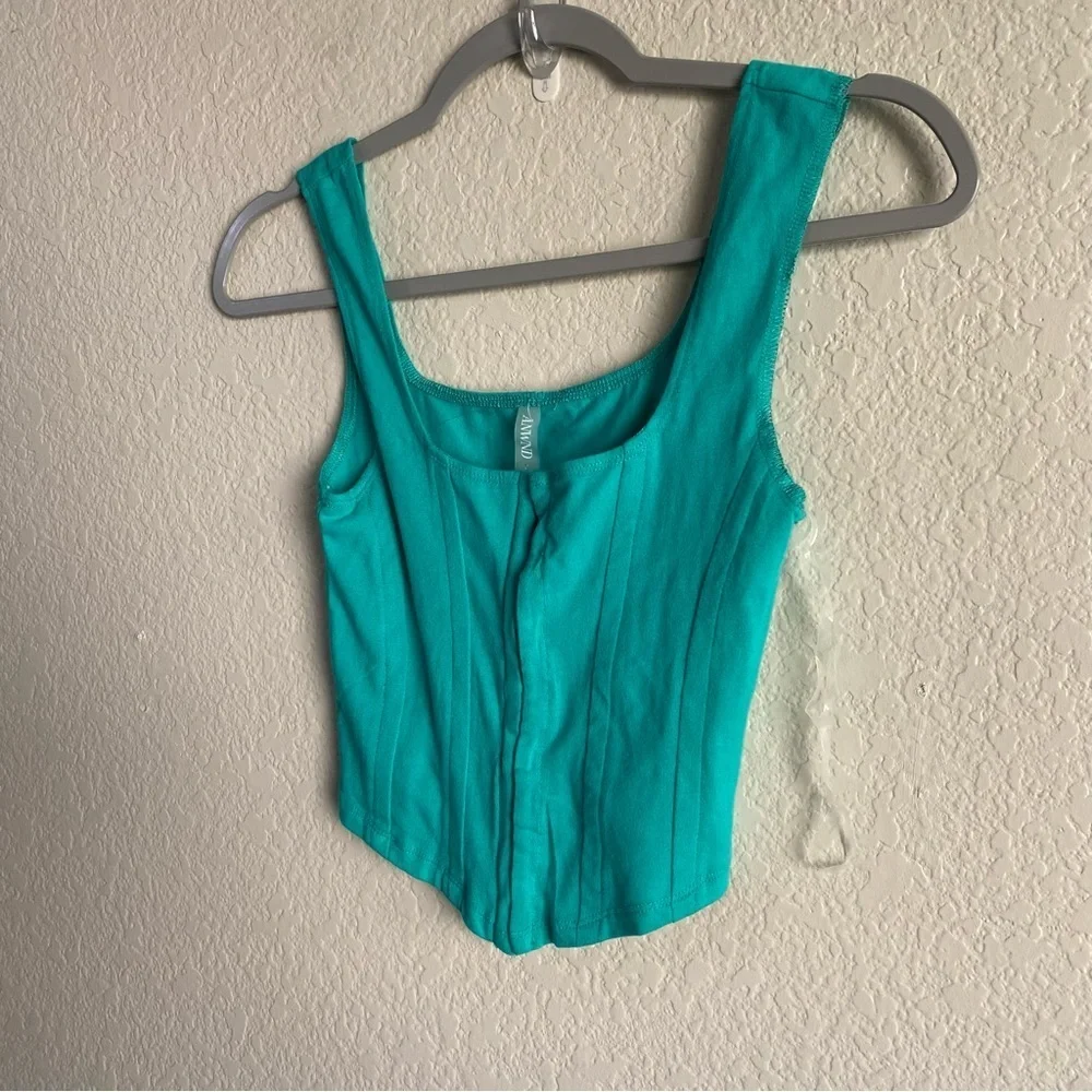 ANWND Crop Top Tank - Picture 2 of 5